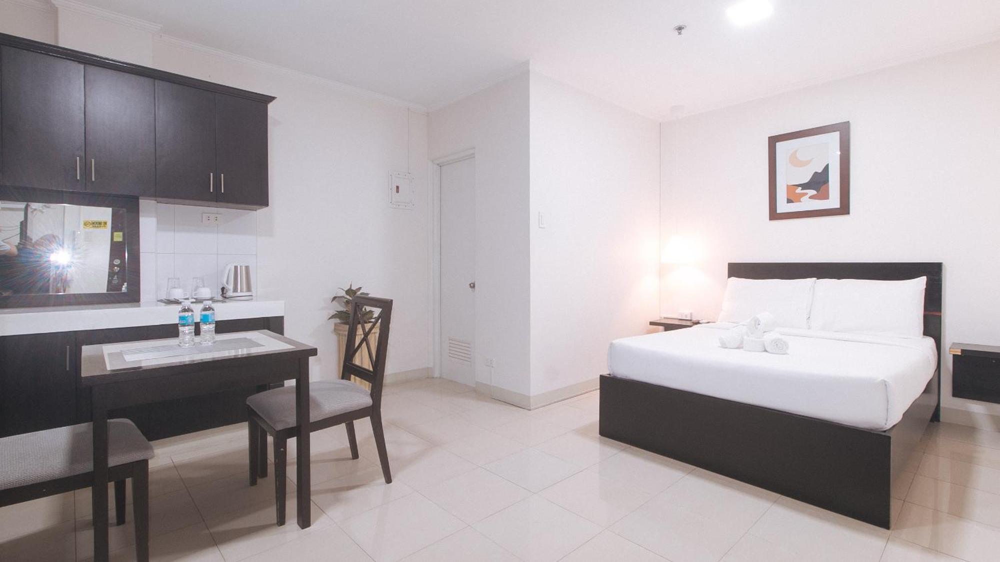 Urbanview At Evangelista Street Makati Makati City Екстериор снимка