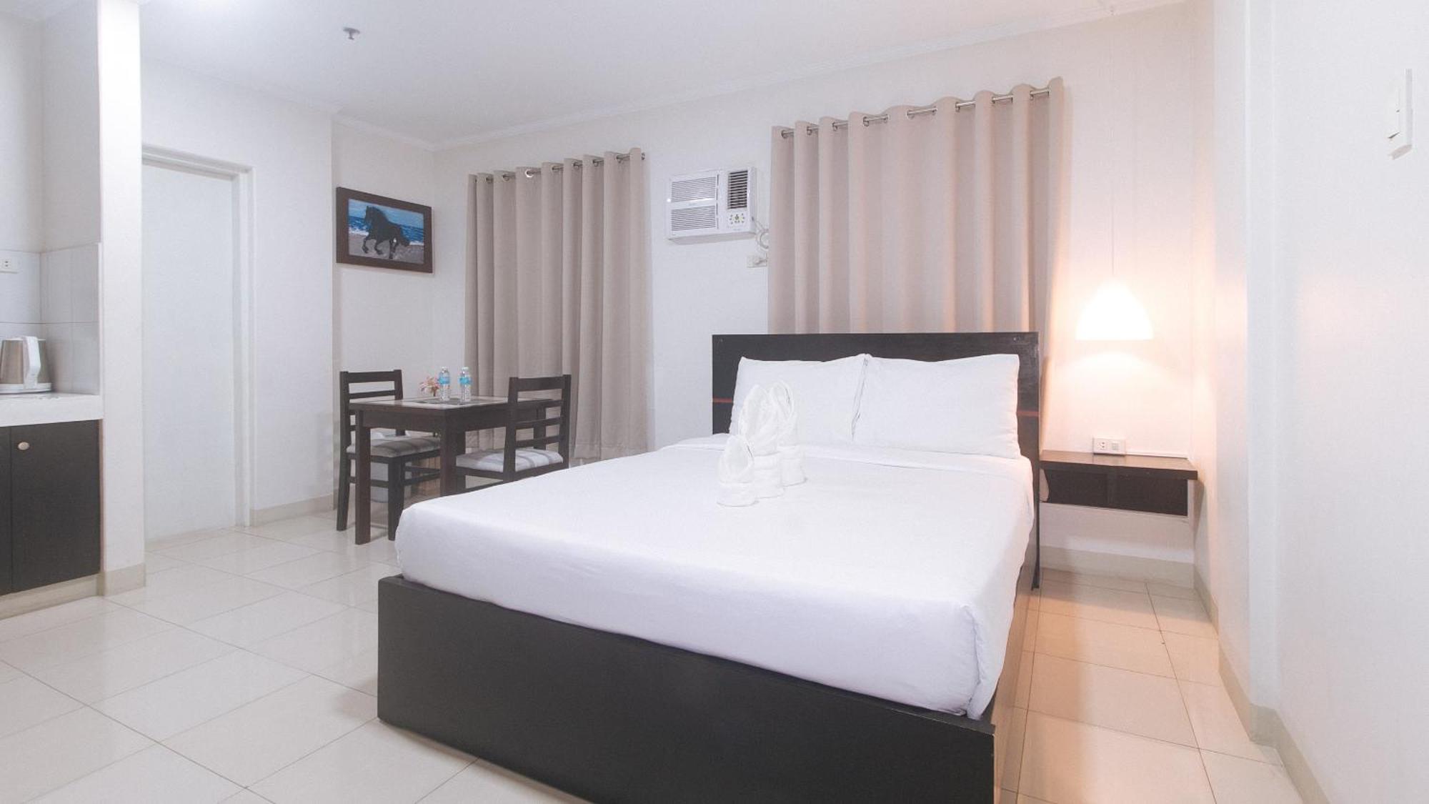 Urbanview At Evangelista Street Makati Hotel Пасай Екстериор снимка