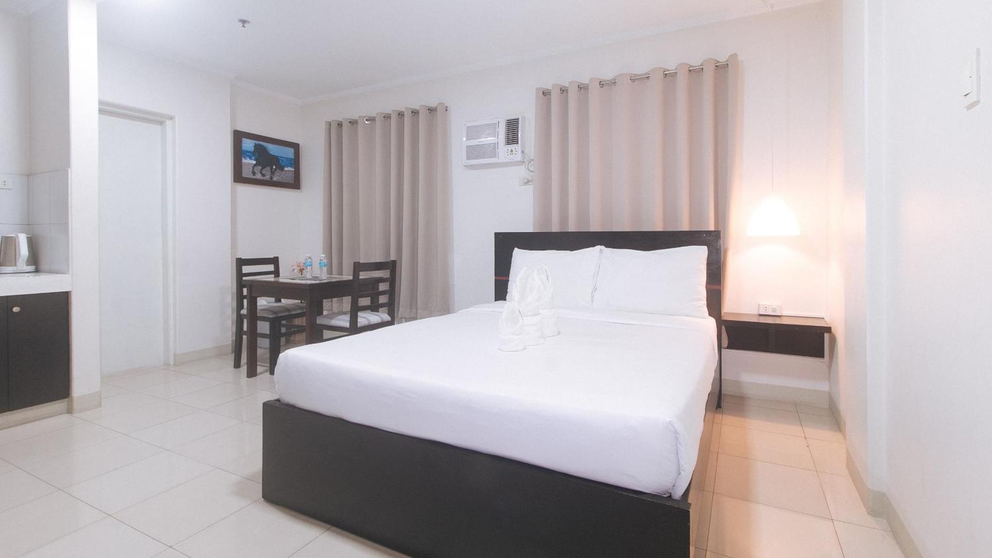 Urbanview At Evangelista Street Makati Makati City Екстериор снимка