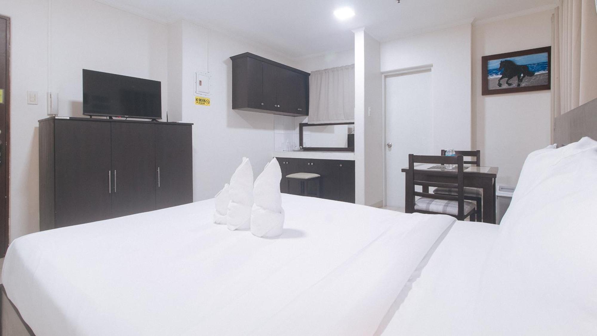 Urbanview At Evangelista Street Makati Makati City Екстериор снимка