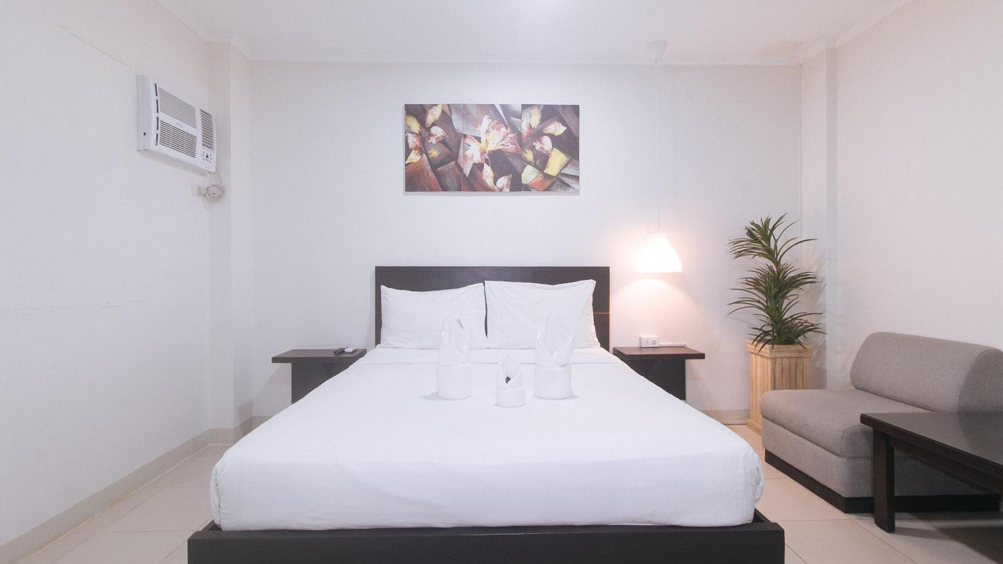 Urbanview At Evangelista Street Makati Makati City Екстериор снимка