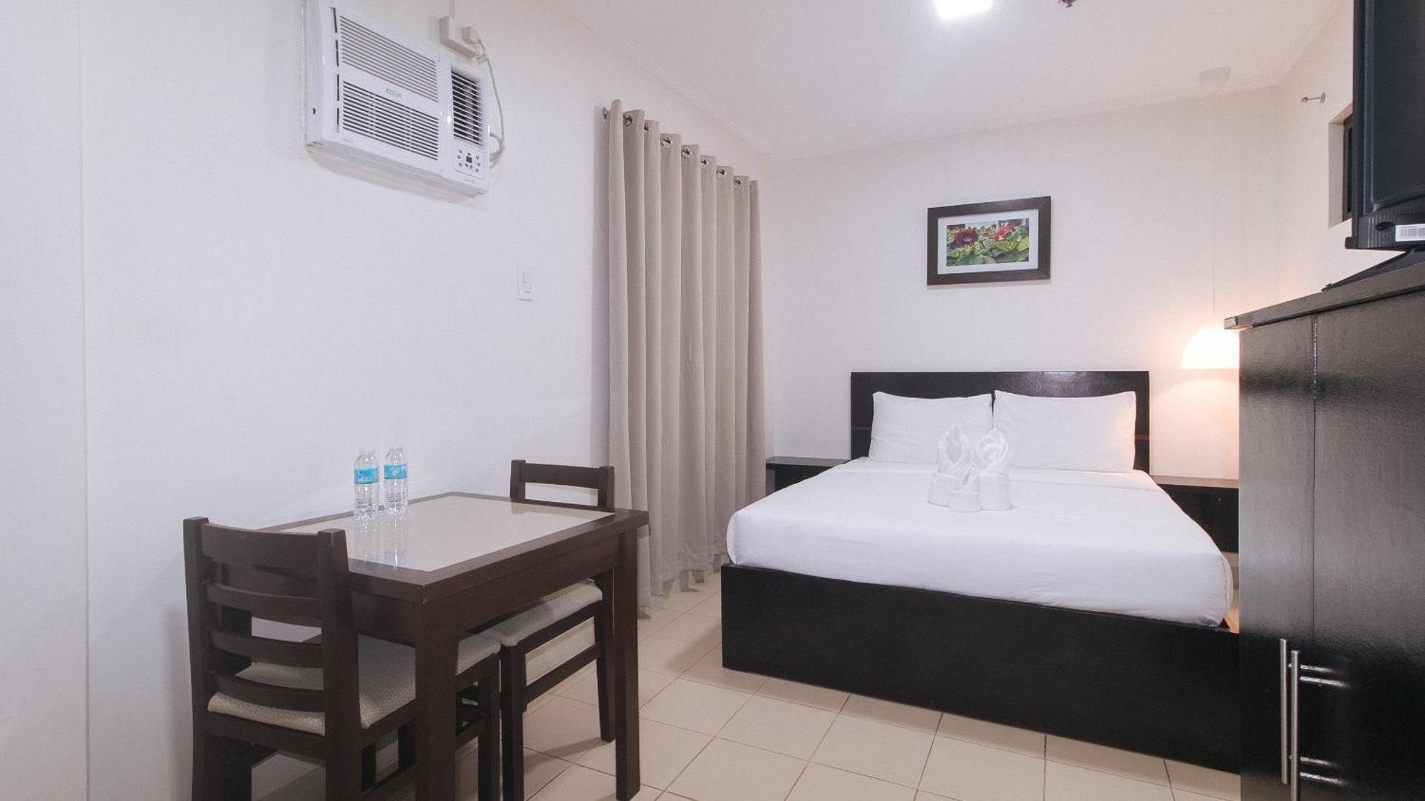 Urbanview At Evangelista Street Makati Makati City Екстериор снимка