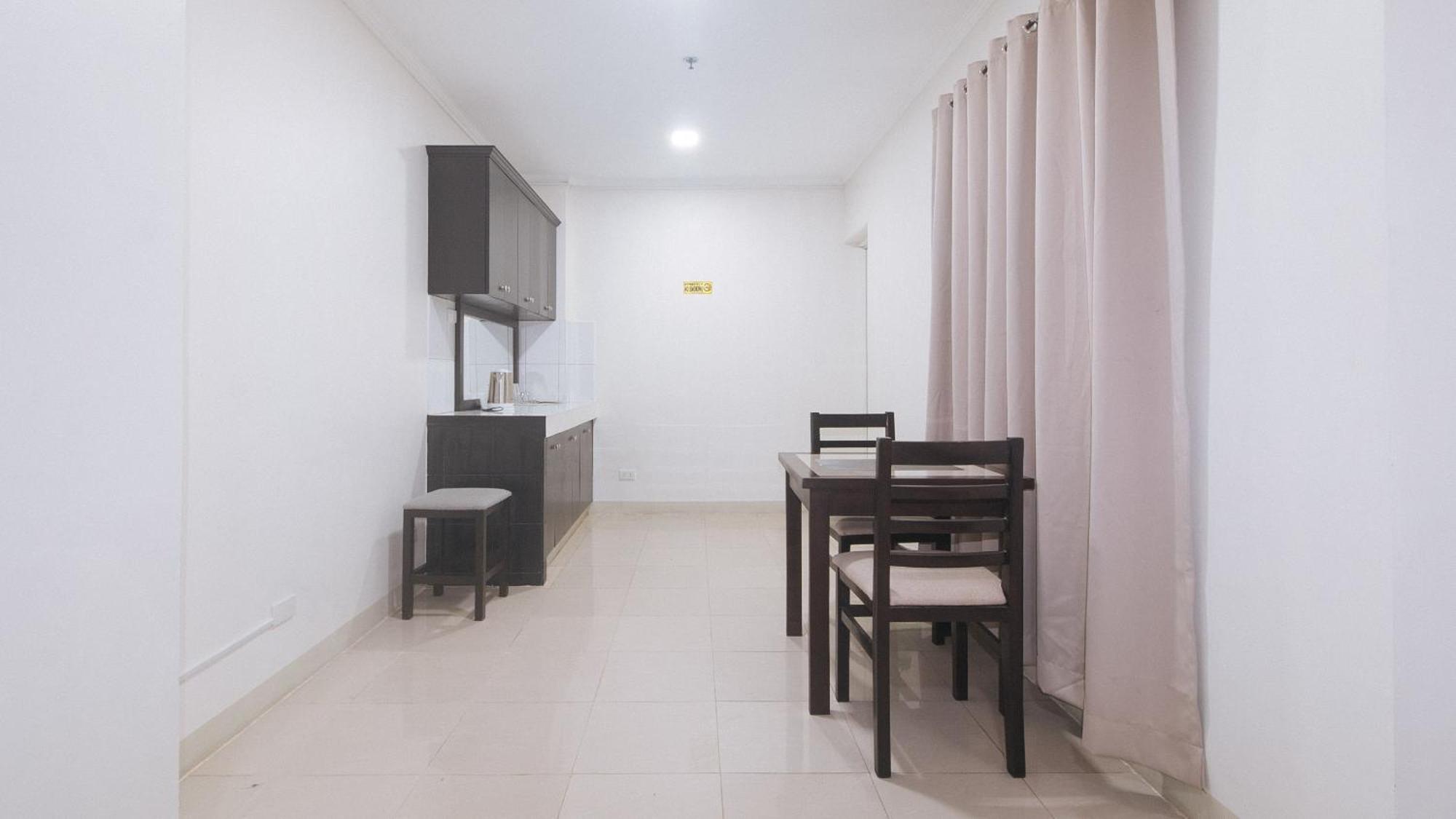 Urbanview At Evangelista Street Makati Makati City Екстериор снимка