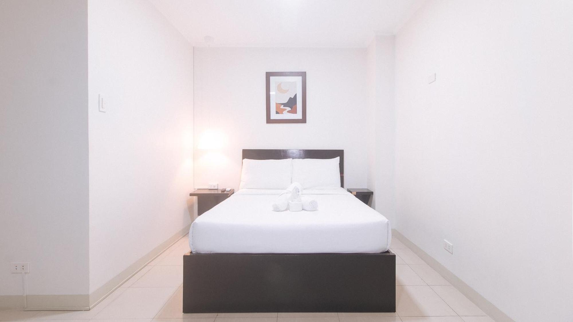 Urbanview At Evangelista Street Makati Makati City Екстериор снимка
