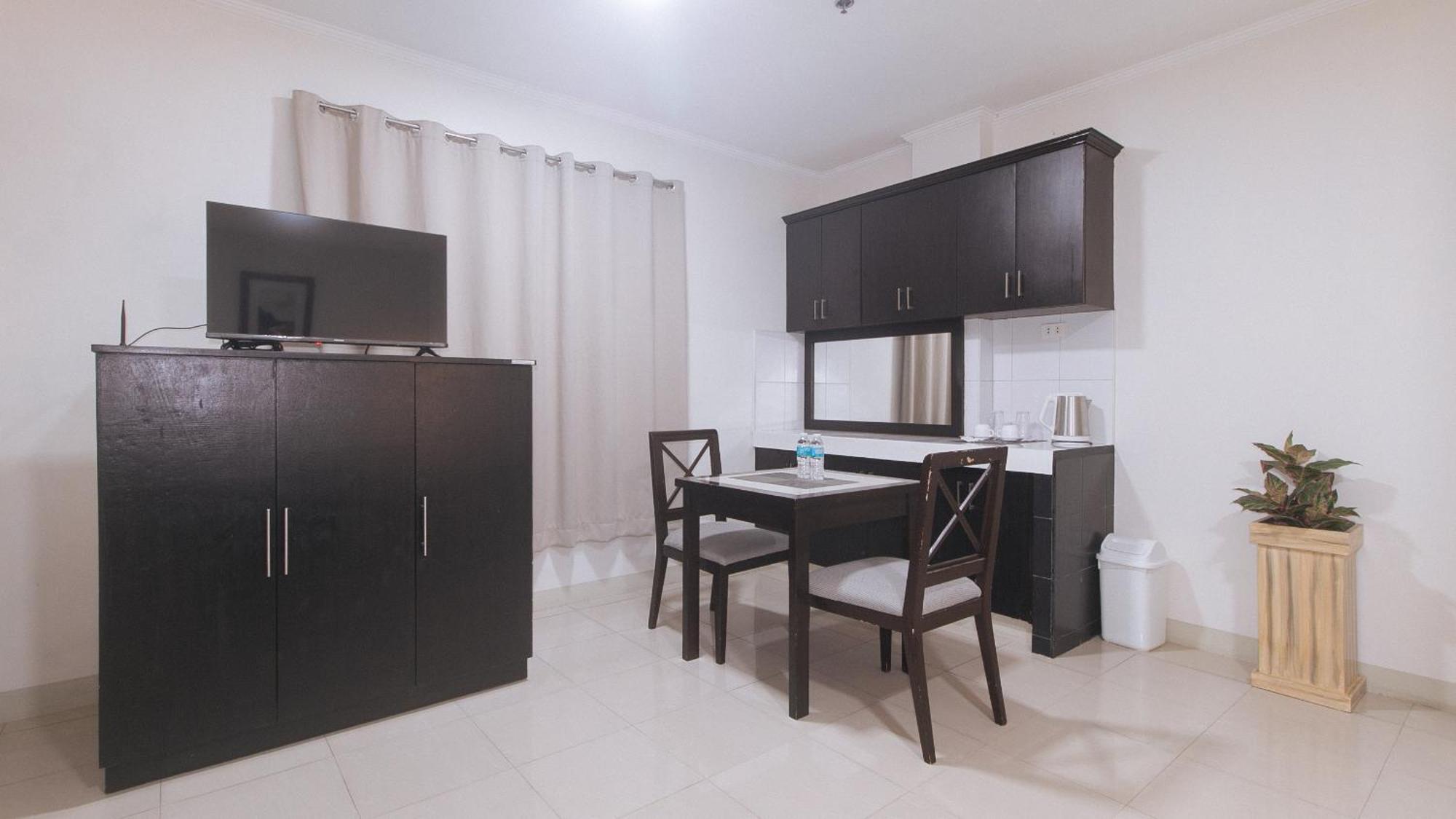 Urbanview At Evangelista Street Makati Makati City Екстериор снимка