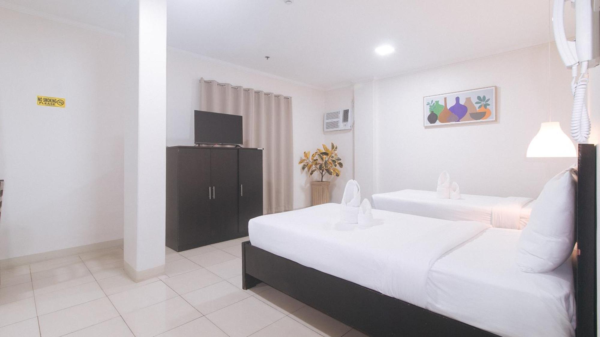 Urbanview At Evangelista Street Makati Makati City Екстериор снимка