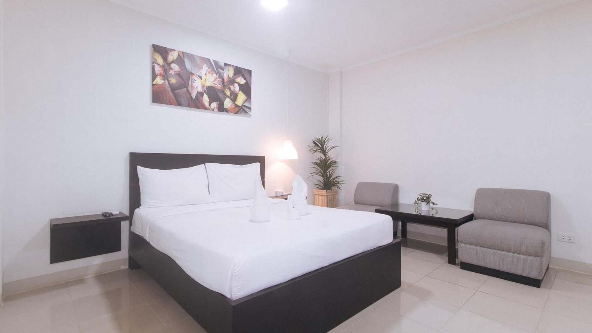 Urbanview At Evangelista Street Makati Makati City Екстериор снимка