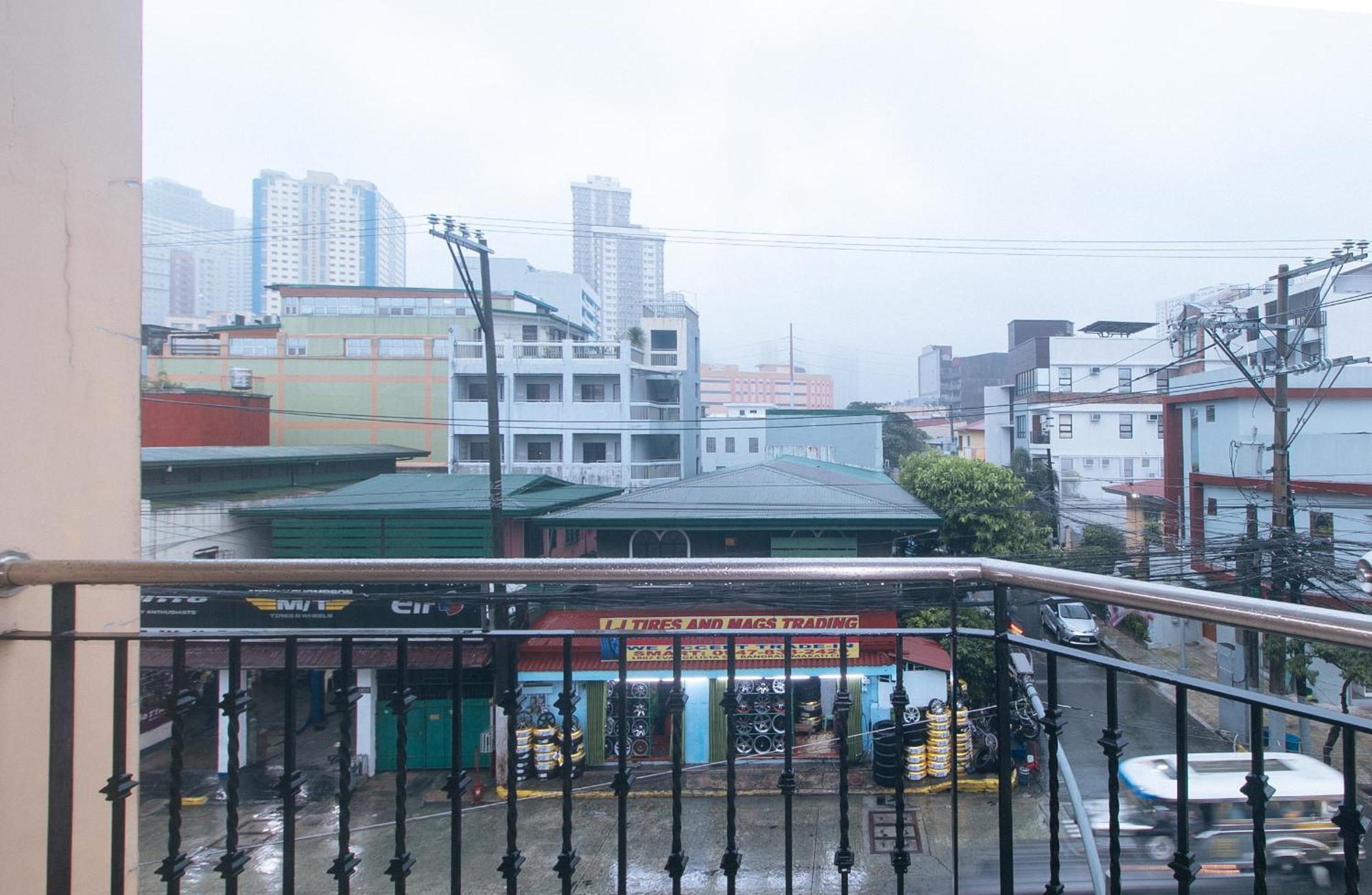 Urbanview At Evangelista Street Makati Makati City Екстериор снимка