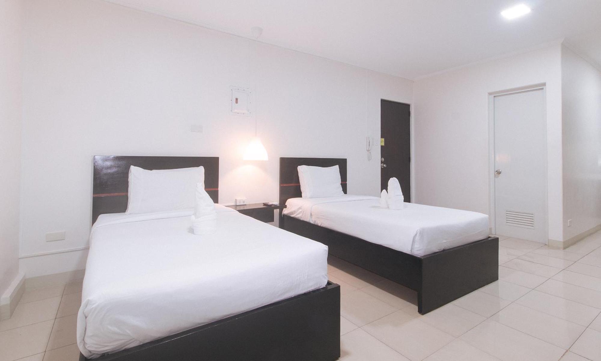 Urbanview At Evangelista Street Makati Makati City Екстериор снимка